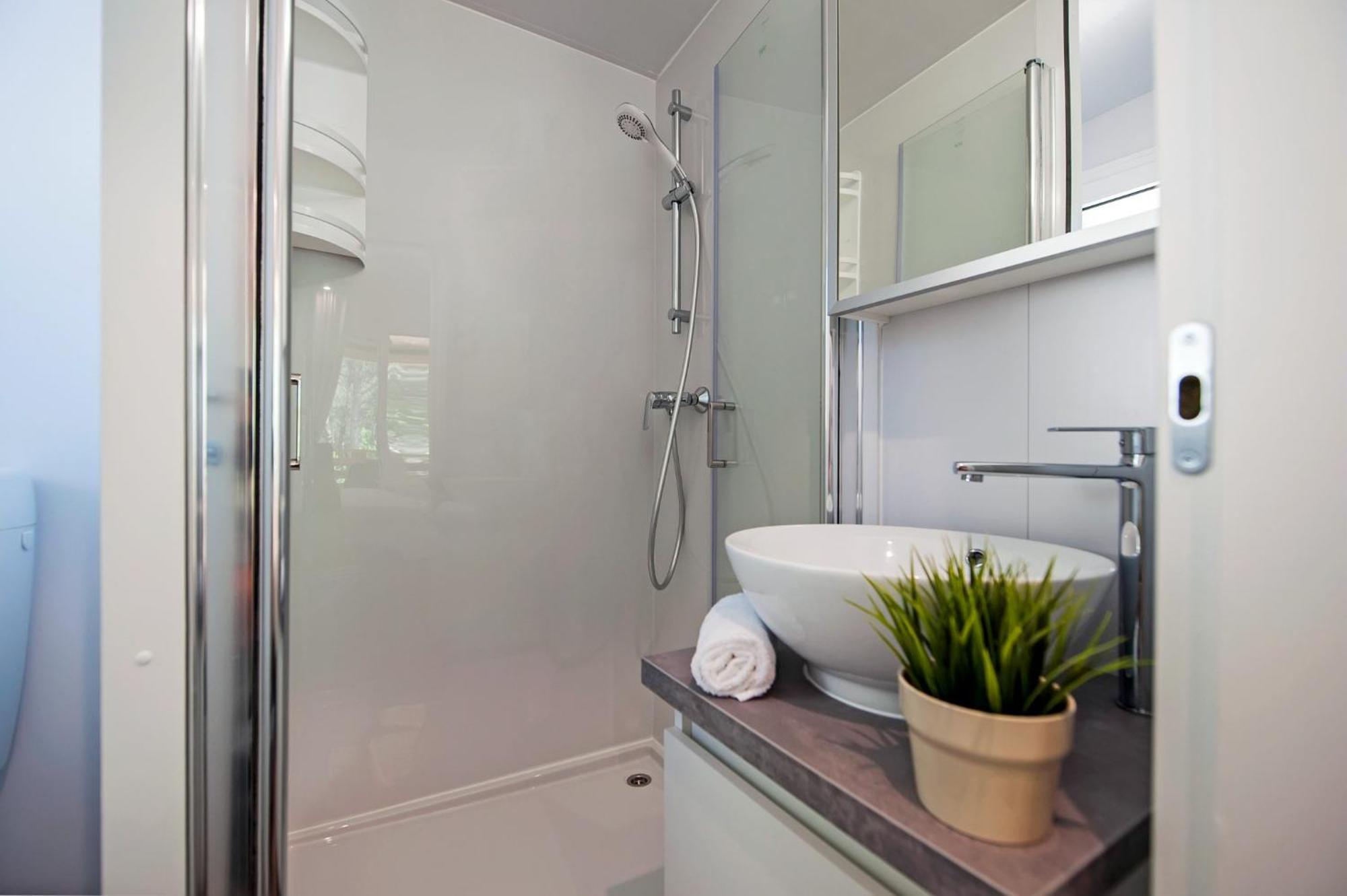 Eurocamp Mobile Homes At Campsite Puntica Funtana Bilik gambar