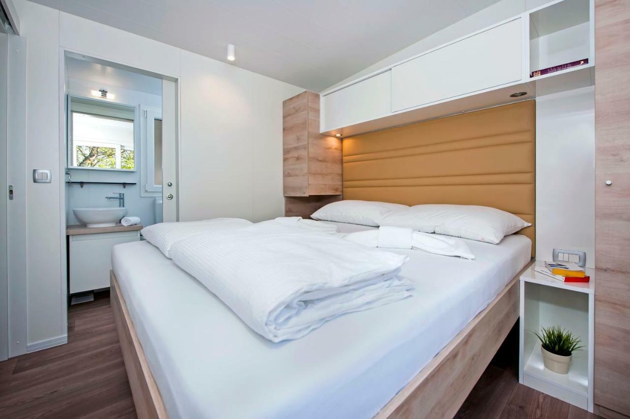 Eurocamp Mobile Homes At Campsite Puntica Funtana Luaran gambar